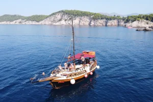 Mare Boat